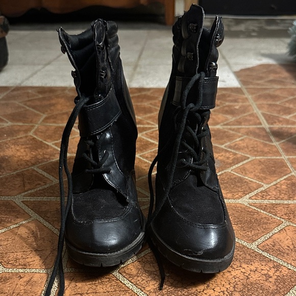 Black lace up boots - Picture 1 of 7